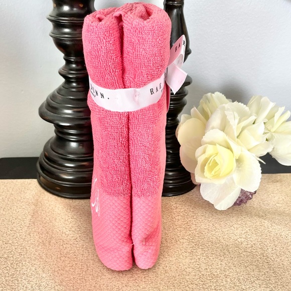 NWT Rae Dunn SET OF 2 WASH YOUR HANDS Hand Towels - Picture 4 of 5